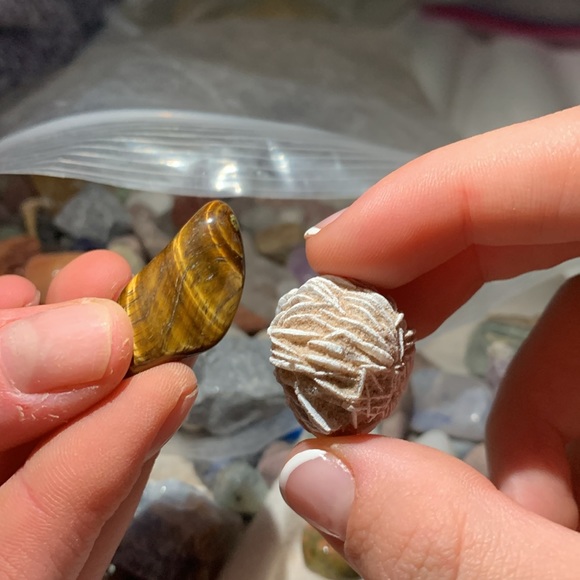 A whole bag of about 60 rocks. - Picture 4 of 15